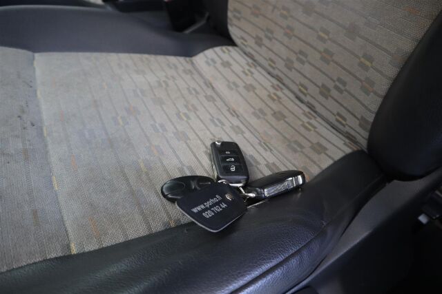 VOLKSWAGEN Caddy 2011 umpipakettiauto 1,6 TDI 75kW