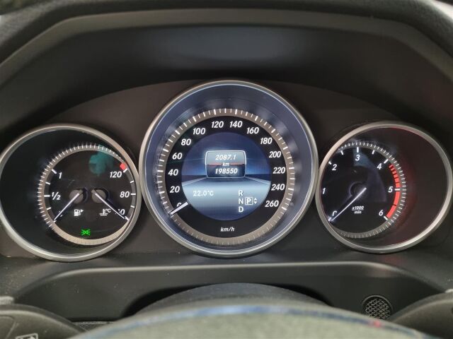 MERCEDES-BENZ E 2014 220 CDI BE T A Premium Business / Ortopedi / Navi /Koukku / M-Lämmitin