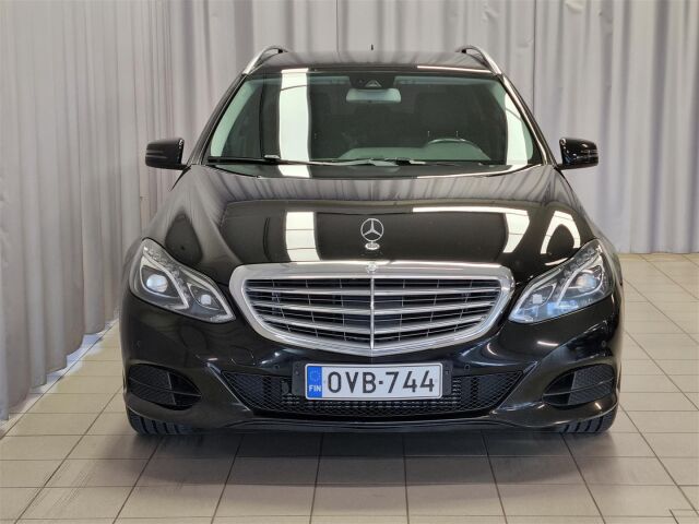 MERCEDES-BENZ E 2014 220 CDI BE T A Premium Business / Ortopedi / Navi /Koukku / M-Lämmitin