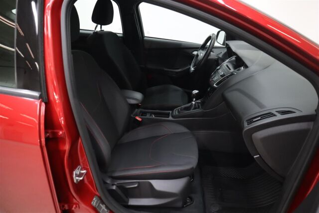 FORD Focus 2017 1,0 EcoBoost 125 hv Start/Stop M6 ST-Line 5-ovinen