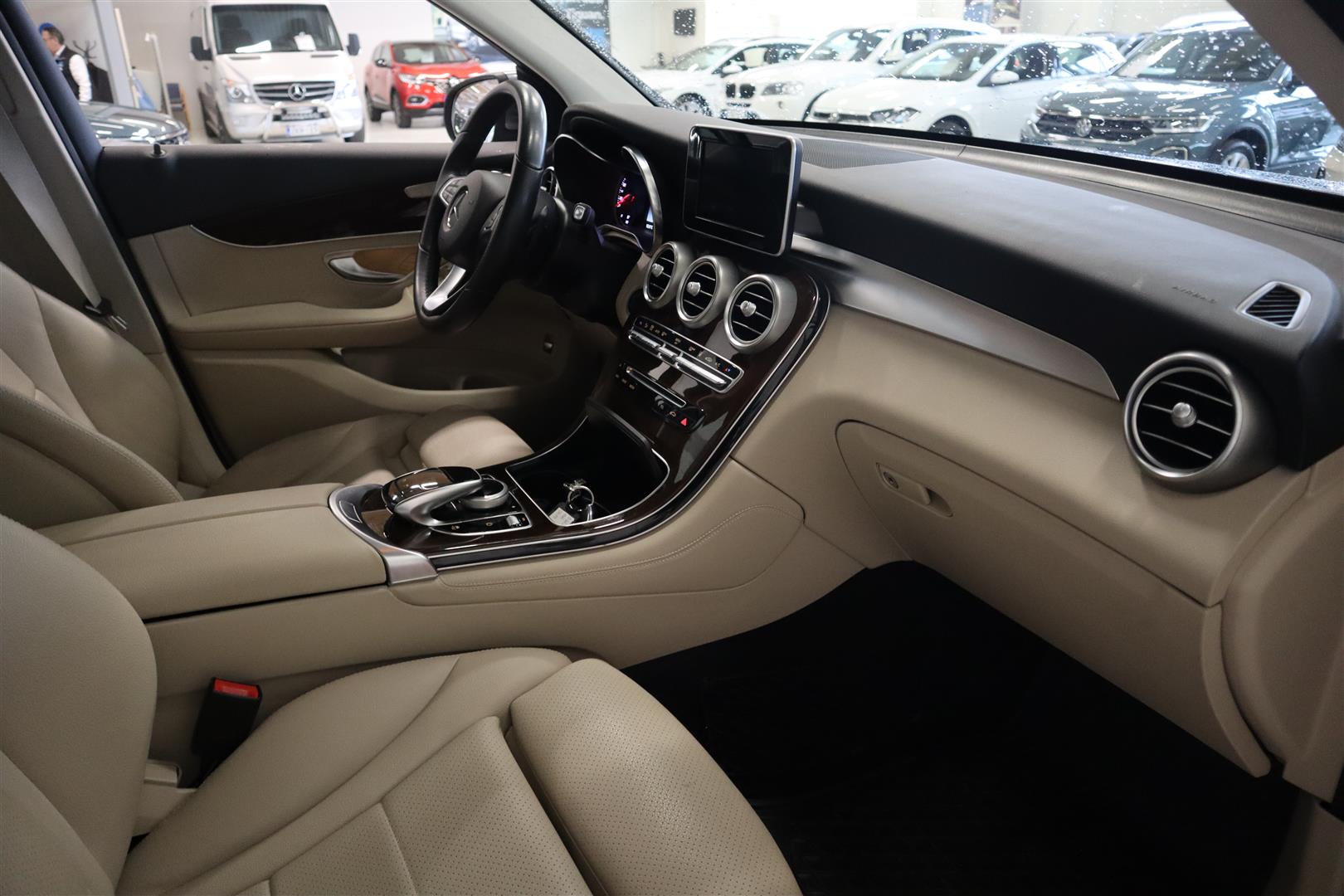 Mercedes-Benz GLC 2017, kuva 7/27