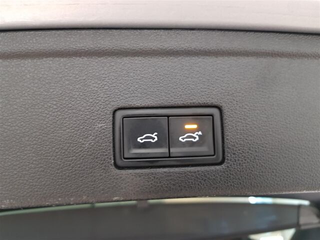 VOLKSWAGEN Touareg 2020 3,0 V6 TDI SCR 170 kW (231 hv) 4MOTION Tiptronic-automaatti Elegance