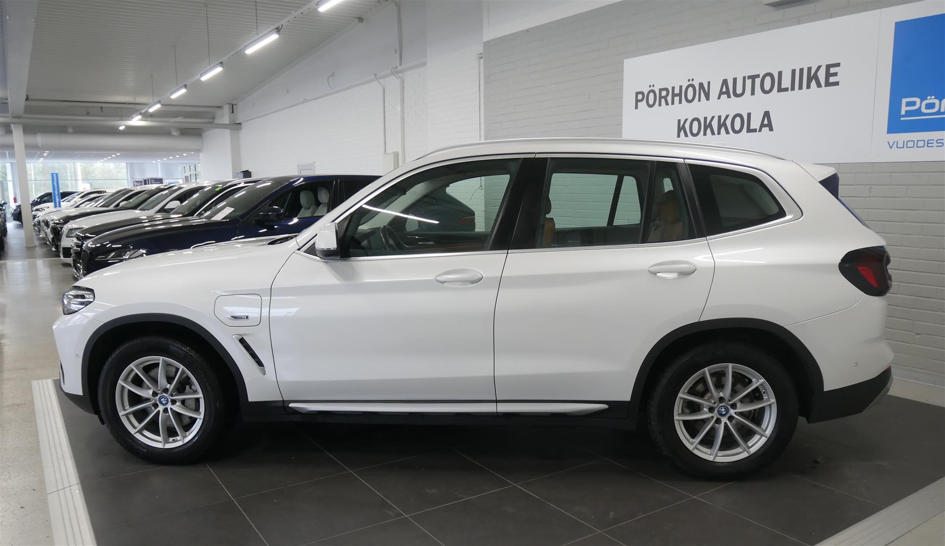 BMW X3 G01 xDrive 30e A Charged Edition 2022, kuva 2/21