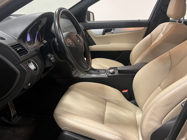 MERCEDES-BENZ C 2011 C 180 CGI Sedan AMG *Vaalea Nahka *Iso Comand *Jakoketju vaihdettu 11/25 *18" AMG -Vanteet