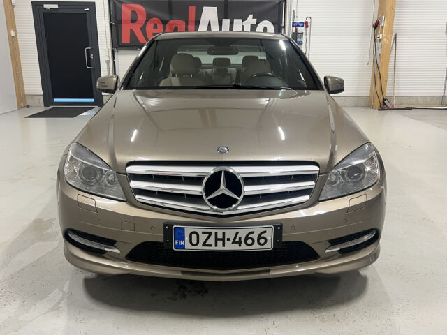 MERCEDES-BENZ C 2011 C 180 CGI Sedan AMG *Vaalea Nahka *Iso Comand *Jakoketju vaihdettu 11/25 *18" AMG -Vanteet