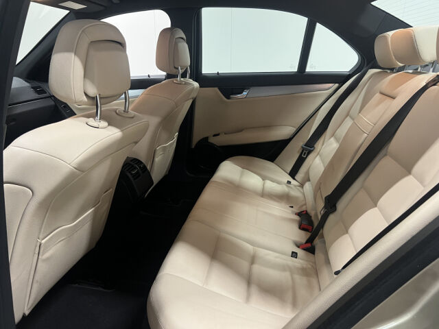 MERCEDES-BENZ C 2011 C 180 CGI Sedan AMG *Vaalea Nahka *Iso Comand *Jakoketju vaihdettu 11/25 *18" AMG -Vanteet