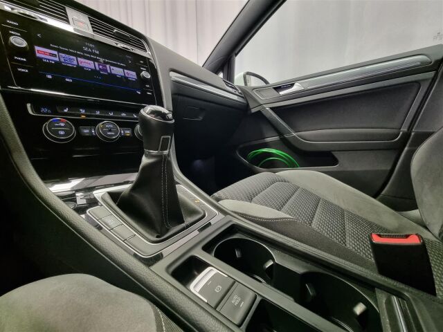 VOLKSWAGEN Golf 2019 Variant  R-Line  1,5 TSI EVO 96 kW (130 hv) / ACC / Vetokoukku / P-Kamera /