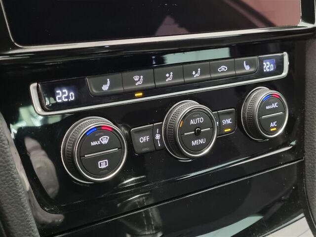VOLKSWAGEN Golf 2019 Variant  R-Line  1,5 TSI EVO 96 kW (130 hv) / ACC / Vetokoukku / P-Kamera /
