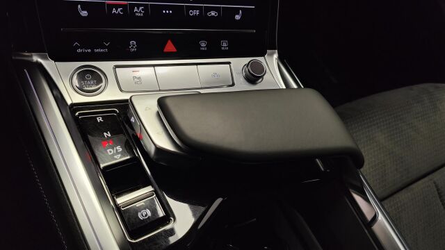 AUDI e-tron 2022 S line 55 quattro *SOH 97,7%* matrixled,tour,sähköpenkit,ACC,Navi,Advanced key