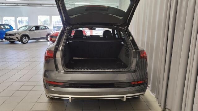 AUDI e-tron 2022 S line 55 quattro *SOH 97,7%* matrixled,tour,sähköpenkit,ACC,Navi,Advanced key