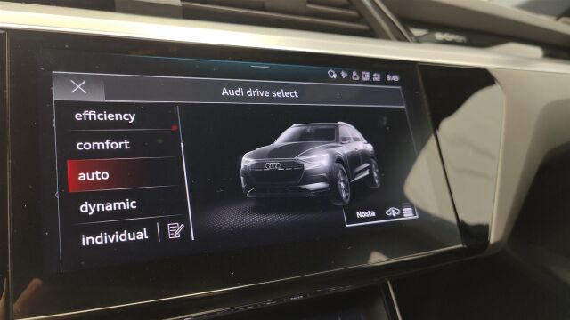 AUDI e-tron 2022 S line 55 quattro *SOH 97,7%* matrixled,tour,sähköpenkit,ACC,Navi,Advanced key