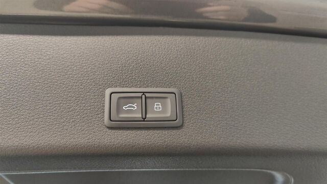 AUDI e-tron 2022 S line 55 quattro *SOH 97,7%* matrixled,tour,sähköpenkit,ACC,Navi,Advanced key