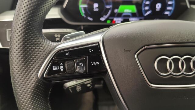 AUDI e-tron 2022 S line 55 quattro *SOH 97,7%* matrixled,tour,sähköpenkit,ACC,Navi,Advanced key