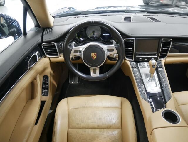 PORSCHE PANAMERA 2016 S E-Hybrid 333hv Plug-In Hybrid * Rek. 10/2015, Navi / Nahat / Kattoluukku*Huollettu yksilö*