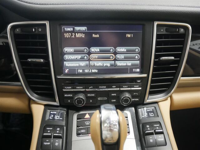 PORSCHE PANAMERA 2016 S E-Hybrid 333hv Plug-In Hybrid * Rek. 10/2015, Navi / Nahat / Kattoluukku*Huollettu yksilö*