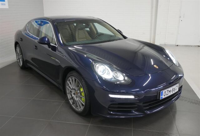 PORSCHE PANAMERA 2016 S E-Hybrid 333hv Plug-In Hybrid * Rek. 10/2015, Navi / Nahat / Kattoluukku*Huollettu yksilö*