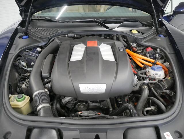 PORSCHE PANAMERA 2016 S E-Hybrid 333hv Plug-In Hybrid * Rek. 10/2015, Navi / Nahat / Kattoluukku*Huollettu yksilö*