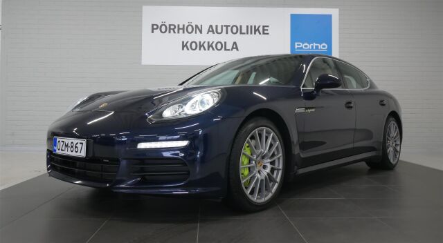 PORSCHE PANAMERA 2016 S E-Hybrid 333hv Plug-In Hybrid * Rek. 10/2015, Navi / Nahat / Kattoluukku*Huollettu yksilö*