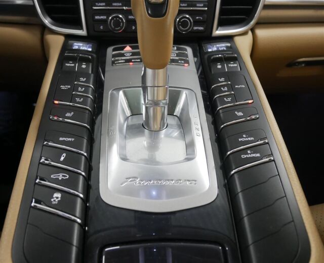 PORSCHE PANAMERA 2016 S E-Hybrid 333hv Plug-In Hybrid * Rek. 10/2015, Navi / Nahat / Kattoluukku*Huollettu yksilö*