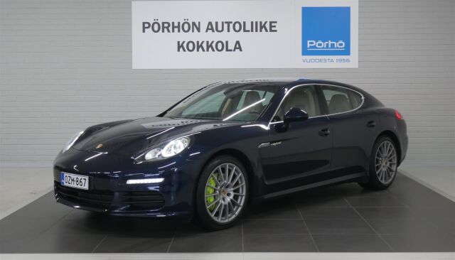 PORSCHE PANAMERA 2016 S E-Hybrid 333hv Plug-In Hybrid * Rek. 10/2015, Navi / Nahat / Kattoluukku*Huollettu yksilö*