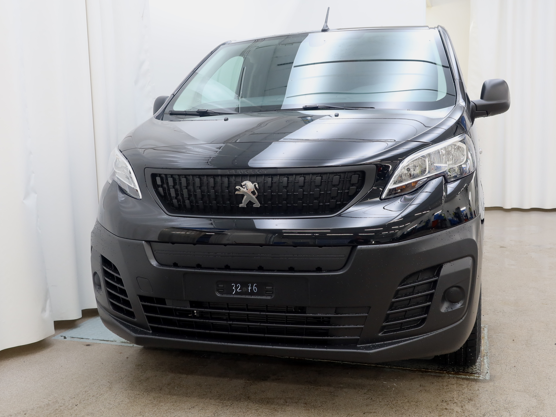 Peugeot e-Expert XL 75 kWh 136 XL. 2023, kuva 2/10
