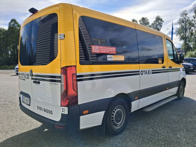Mercedes-Benz Sprinter 2023 317CDI RWD-3,5/37 KB keskipitkä A2 A Tamlans 1+8 Esteetön/12 koululaispaikkaa/Invahissi/Sis. Alv