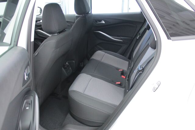 Opel Grandland 2023 Design&Tech 225 PHEV FWD A8