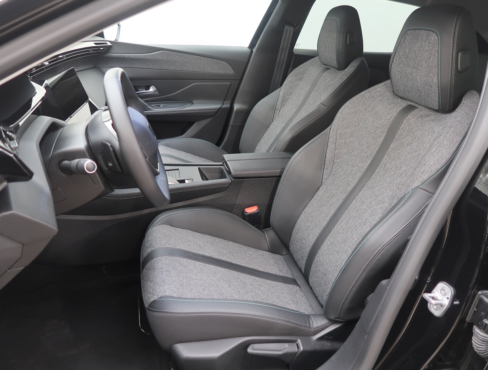 Peugeot 408 2023, kuva 6/10