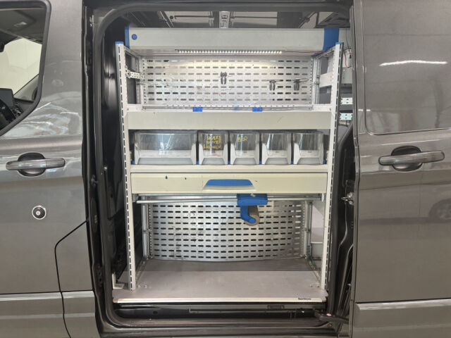 FORD Transit Custom 2019 2.0TDCI 170HV AUT L2H1 LIMITED SIS ALV! *LÄPIJUOSTAVA, *WEBASTO, *HYLLYT, *NÄYTTÖSOITIN, *KOUKKU