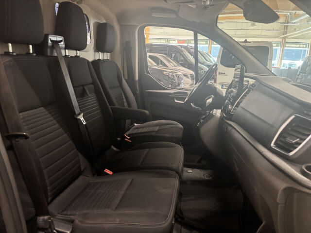 FORD Transit Custom 2019 2.0TDCI 170HV AUT L2H1 LIMITED SIS ALV! *LÄPIJUOSTAVA, *WEBASTO, *HYLLYT, *NÄYTTÖSOITIN, *KOUKKU