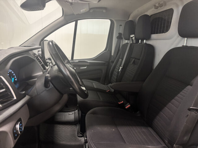 FORD Transit Custom 2019 2.0TDCI 170HV AUT L2H1 LIMITED SIS ALV! *LÄPIJUOSTAVA, *WEBASTO, *HYLLYT, *NÄYTTÖSOITIN, *KOUKKU