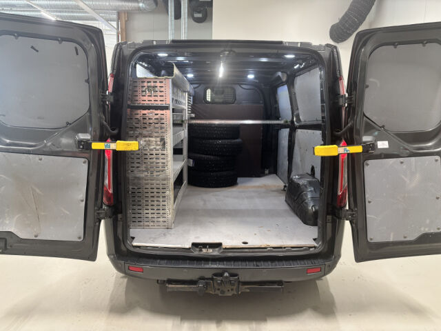FORD Transit Custom 2019 2.0TDCI 170HV AUT L2H1 LIMITED SIS ALV! *LÄPIJUOSTAVA, *WEBASTO, *HYLLYT, *NÄYTTÖSOITIN, *KOUKKU