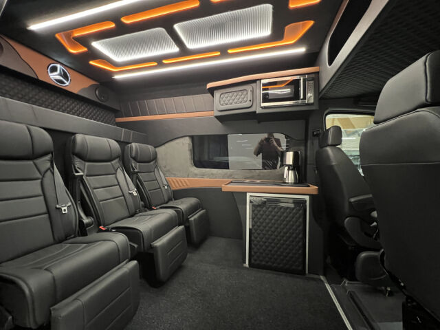 MERCEDES-BENZ Sprinter 2025 319 4x4 Aut * 2+3hlö Jatko-ohjaamo *LED *Distronic *webasto *Nahat *MBUX *Lämmitetty tuulilasi