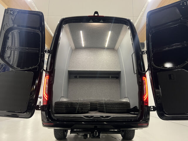 MERCEDES-BENZ Sprinter 2025 319 4x4 Aut * 2+3hlö Jatko-ohjaamo *LED *Distronic *webasto *Nahat *MBUX *Lämmitetty tuulilasi