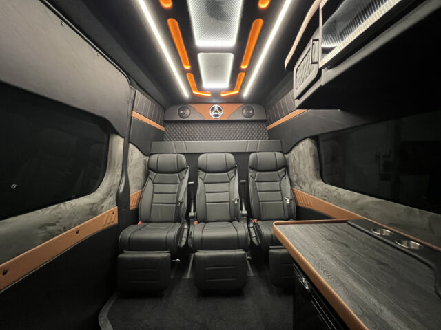 MERCEDES-BENZ Sprinter 2025 319 4x4 Aut * 2+3hlö Jatko-ohjaamo *LED *Distronic *webasto *Nahat *MBUX *Lämmitetty tuulilasi