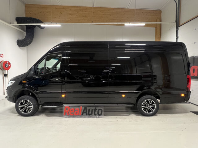 MERCEDES-BENZ Sprinter 2025 319 4x4 Aut * 2+3hlö Jatko-ohjaamo *LED *Distronic *webasto *Nahat *MBUX *Lämmitetty tuulilasi