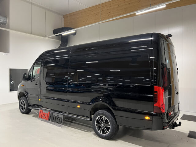 MERCEDES-BENZ Sprinter 2025 319 4x4 Aut * 2+3hlö Jatko-ohjaamo *LED *Distronic *webasto *Nahat *MBUX *Lämmitetty tuulilasi