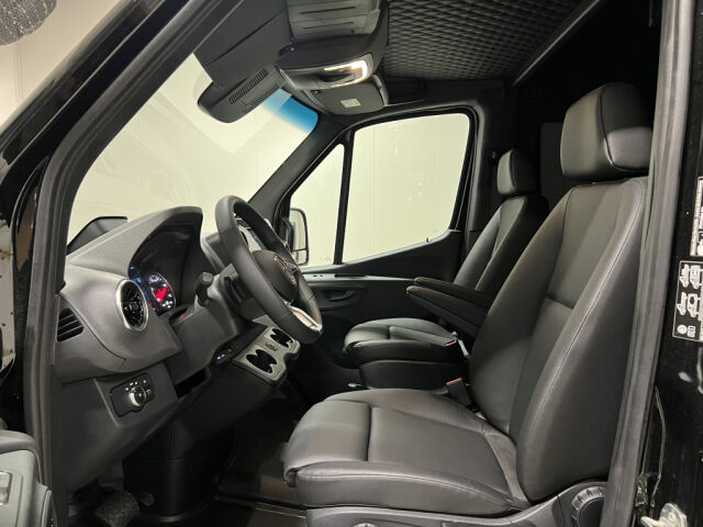 MERCEDES-BENZ Sprinter 2025 319 4x4 Aut * 2+3hlö Jatko-ohjaamo *LED *Distronic *webasto *Nahat *MBUX *Lämmitetty tuulilasi