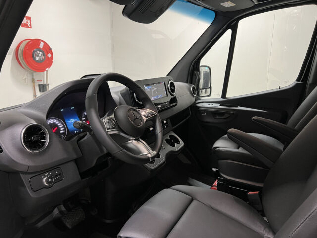 MERCEDES-BENZ Sprinter 2025 319 4x4 Aut * 2+3hlö Jatko-ohjaamo *LED *Distronic *webasto *Nahat *MBUX *Lämmitetty tuulilasi