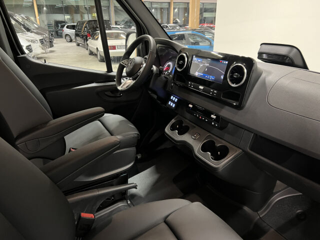 MERCEDES-BENZ Sprinter 2025 319 4x4 Aut * 2+3hlö Jatko-ohjaamo *LED *Distronic *webasto *Nahat *MBUX *Lämmitetty tuulilasi