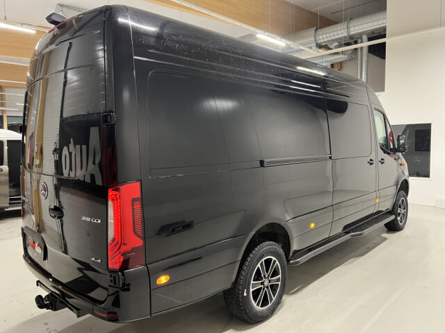 MERCEDES-BENZ Sprinter 2025 319 4x4 Aut * 2+3hlö Jatko-ohjaamo *LED *Distronic *webasto *Nahat *MBUX *Lämmitetty tuulilasi
