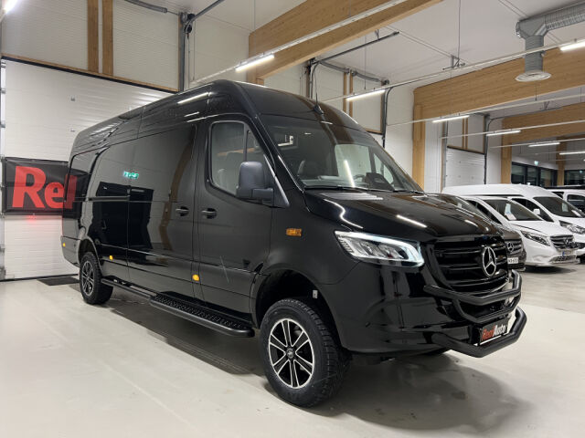 MERCEDES-BENZ Sprinter 2025 319 4x4 Aut * 2+3hlö Jatko-ohjaamo *LED *Distronic *webasto *Nahat *MBUX *Lämmitetty tuulilasi
