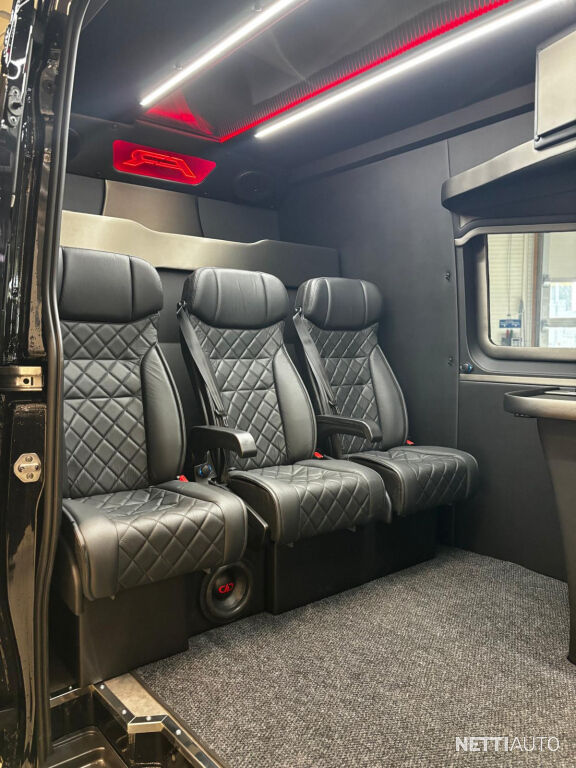 VOLKSWAGEN Crafter 2025 2.0TDI 177HV AUTOM. 4MOTION *VARASTOSSA UUSIA -25 MALLISIA FACELIFT. VOIT VAIKUTTAA ITSE AUTON VARUS