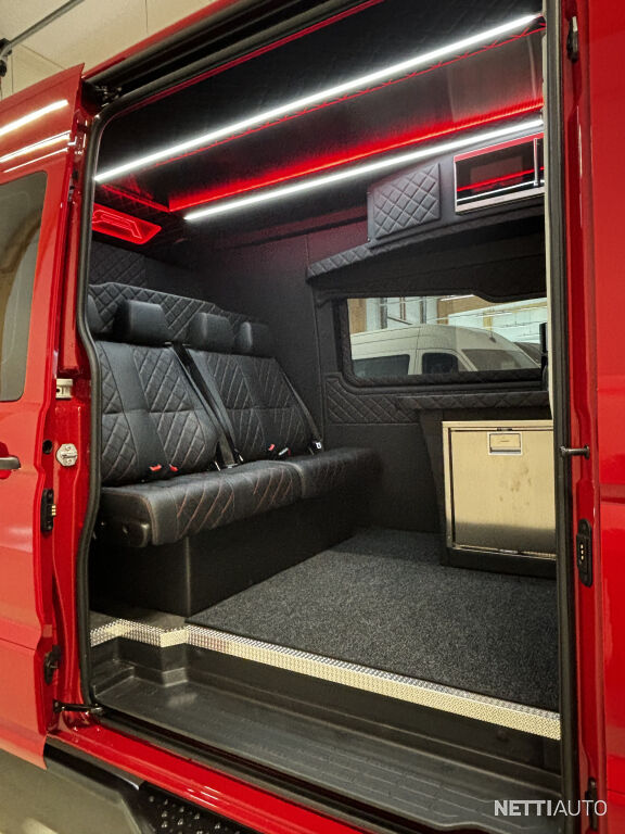 VOLKSWAGEN Crafter 2025 2.0TDI 177HV AUTOM. 4MOTION *VARASTOSSA UUSIA -25 MALLISIA FACELIFT. VOIT VAIKUTTAA ITSE AUTON VARUS