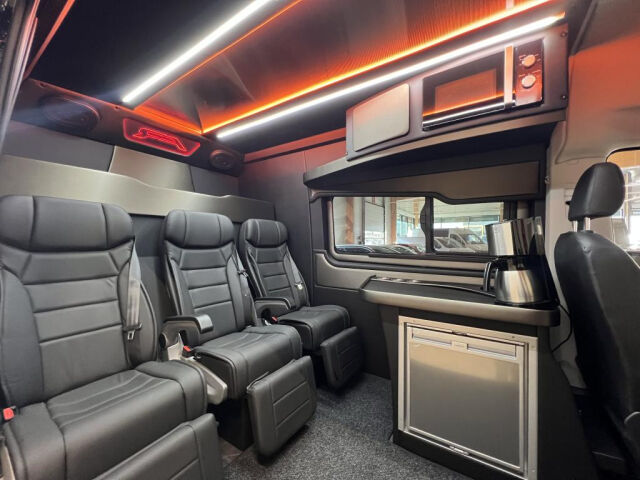 VOLKSWAGEN Crafter 2025 2.0TDI 177HV AUTOM. 4MOTION *VARASTOSSA UUSIA -25 MALLISIA FACELIFT. VOIT VAIKUTTAA ITSE AUTON VARUS