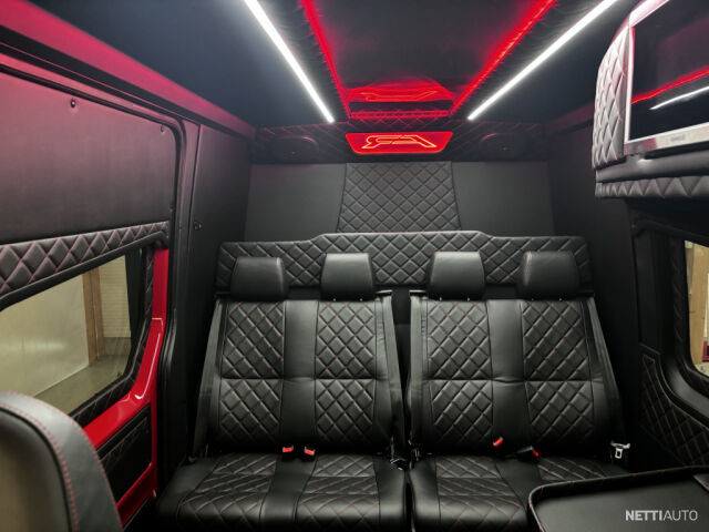 VOLKSWAGEN Crafter 2025 2.0TDI 177HV AUTOM. 4MOTION *VARASTOSSA UUSIA -25 MALLISIA FACELIFT. VOIT VAIKUTTAA ITSE AUTON VARUS