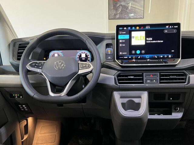 VOLKSWAGEN Crafter 2025 2.0TDI 177HV AUTOM. 4MOTION *VARASTOSSA UUSIA -25 MALLISIA FACELIFT. VOIT VAIKUTTAA ITSE AUTON VARUS
