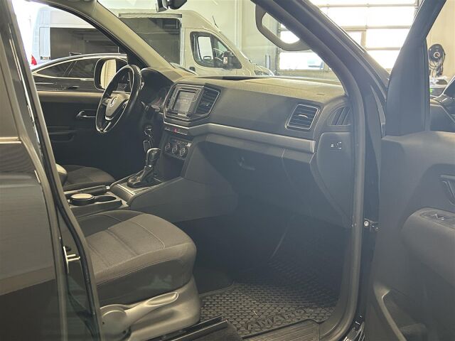 VOLKSWAGEN Amarok 2017 DC Highline 3,0 TDI 150kW 4MOTION 3080kg 2-paikkainen / ALV / 1-om / Webasto / Kamera / Hieno!
