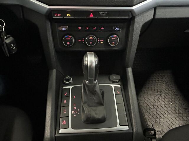 VOLKSWAGEN Amarok 2017 DC Highline 3,0 TDI 150kW 4MOTION 3080kg 2-paikkainen / ALV / 1-om / Webasto / Kamera / Hieno!