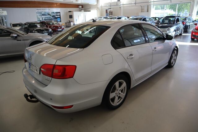 VOLKSWAGEN Jetta 2011 Comfortline 1,2 TSI 77 kW (105 hv) BlueMotion Technology